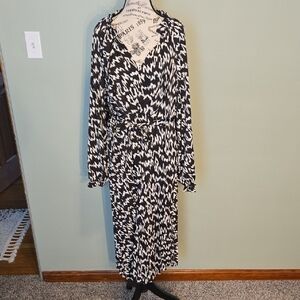 Elegant Black and White Patterned Midi Dress